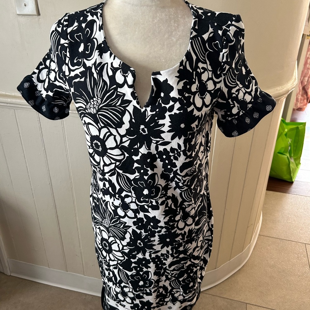 Talbots Black & White Floral Short Sleeve Knee-Length Dress -Medium Petite